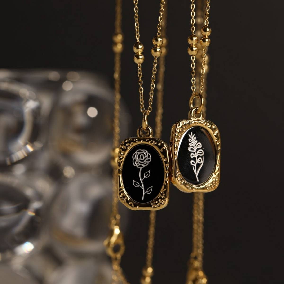 VINTAGE MAGIC MIRROR ROSE DECEMBER NECKLACE