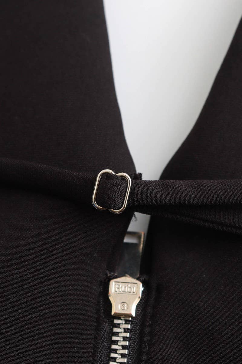 CWTHT0148_BACKLESS BUCKLE SLIM FIT V-NECK HALTER TOP