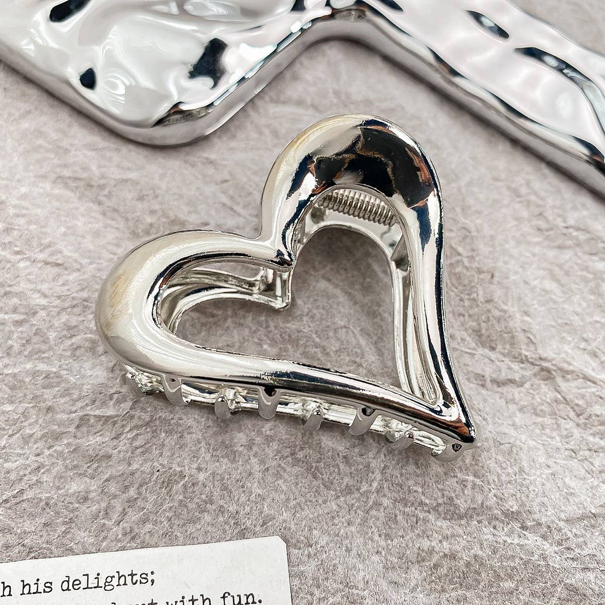 BRIGHT SURFACE HEART-SHAPED METAL MINI HAIRPIN_CWAHA0726