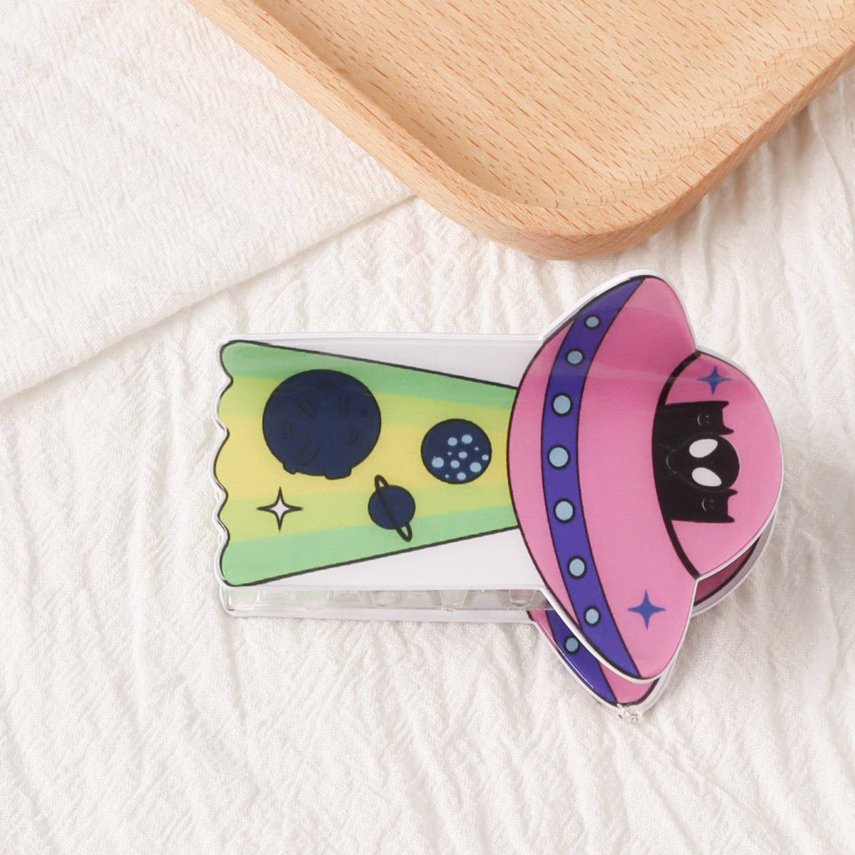 CWAHA1611_HALLOWEEN ALIEN SPACESHIP HAIR CLAW CLIP