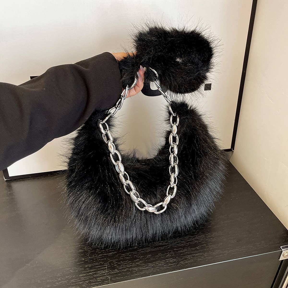 WINTER CHAIN HAND-HELD SHOULDER UNDERARM PLUSH BAG_CWAB3969