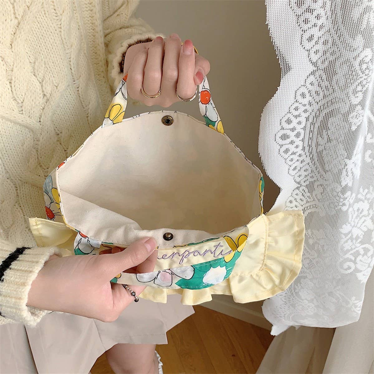 CWAB5819_SWEET RUFFLED FRESH EMBROIDERED CANVAS HANDBAG