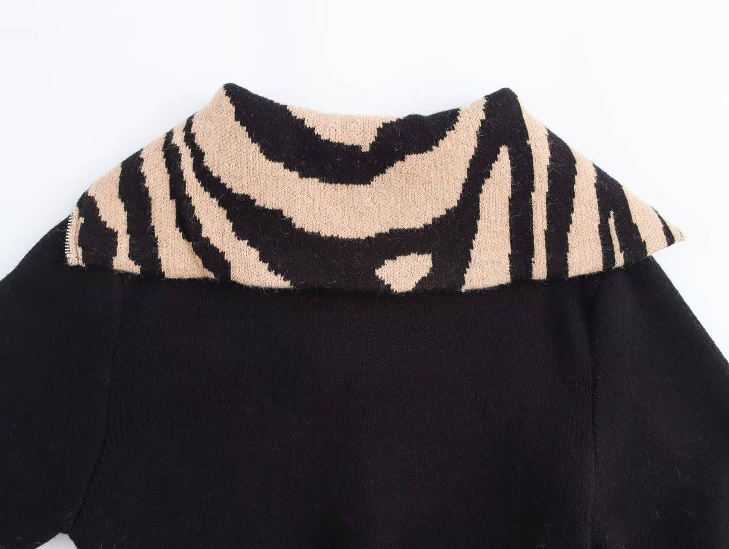 ANIMAL PRINT JACQUARD SWEATER WITH LARGE LAPEL