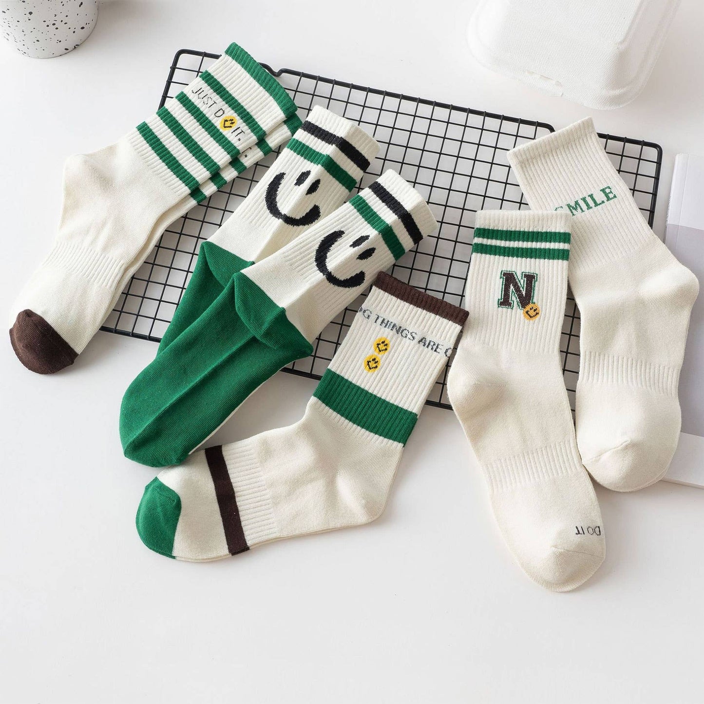 Alphabet Smiley Pattern Crew Socks For Womens_CWMS0906