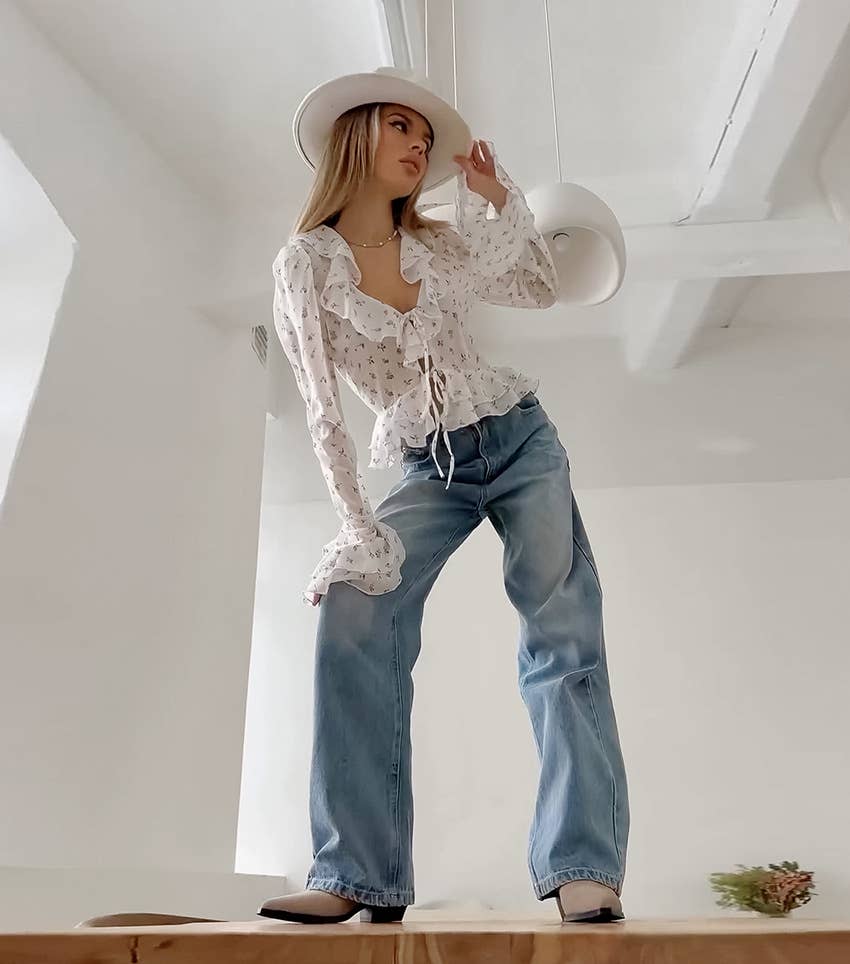 Chic V-neck ruffle floral print fitted shirt