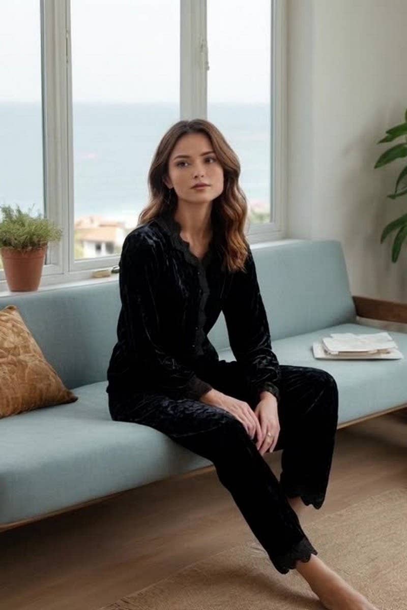 CWSPJ0419_VELVET LACE PAJAMA SET WITH PEARL BUTTON DETAIL