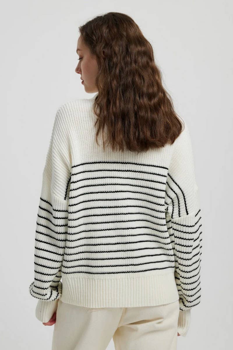 CWOSWL6266_TURTLENECK STRIPED COLORBLOCK ZIP-UP SWEATER
