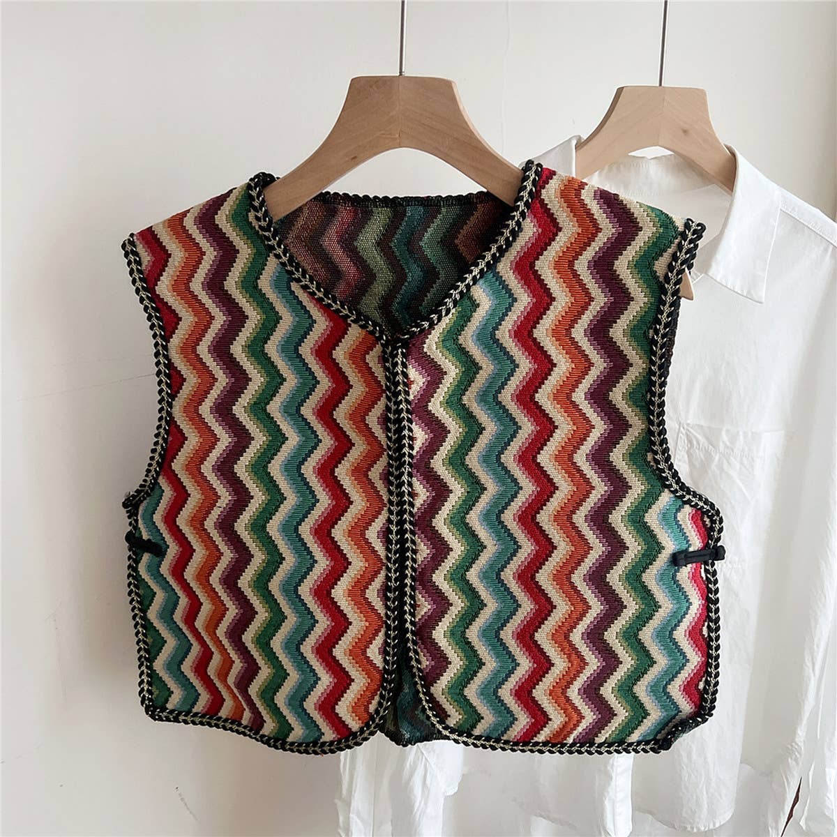 CWOV0642_ETHNIC STYLE EMBROIDERED NECK PROTECTION VEST