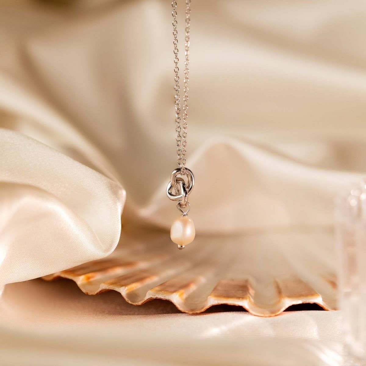 All-match Valentine's Day Pearl Earrings_CWMM5732