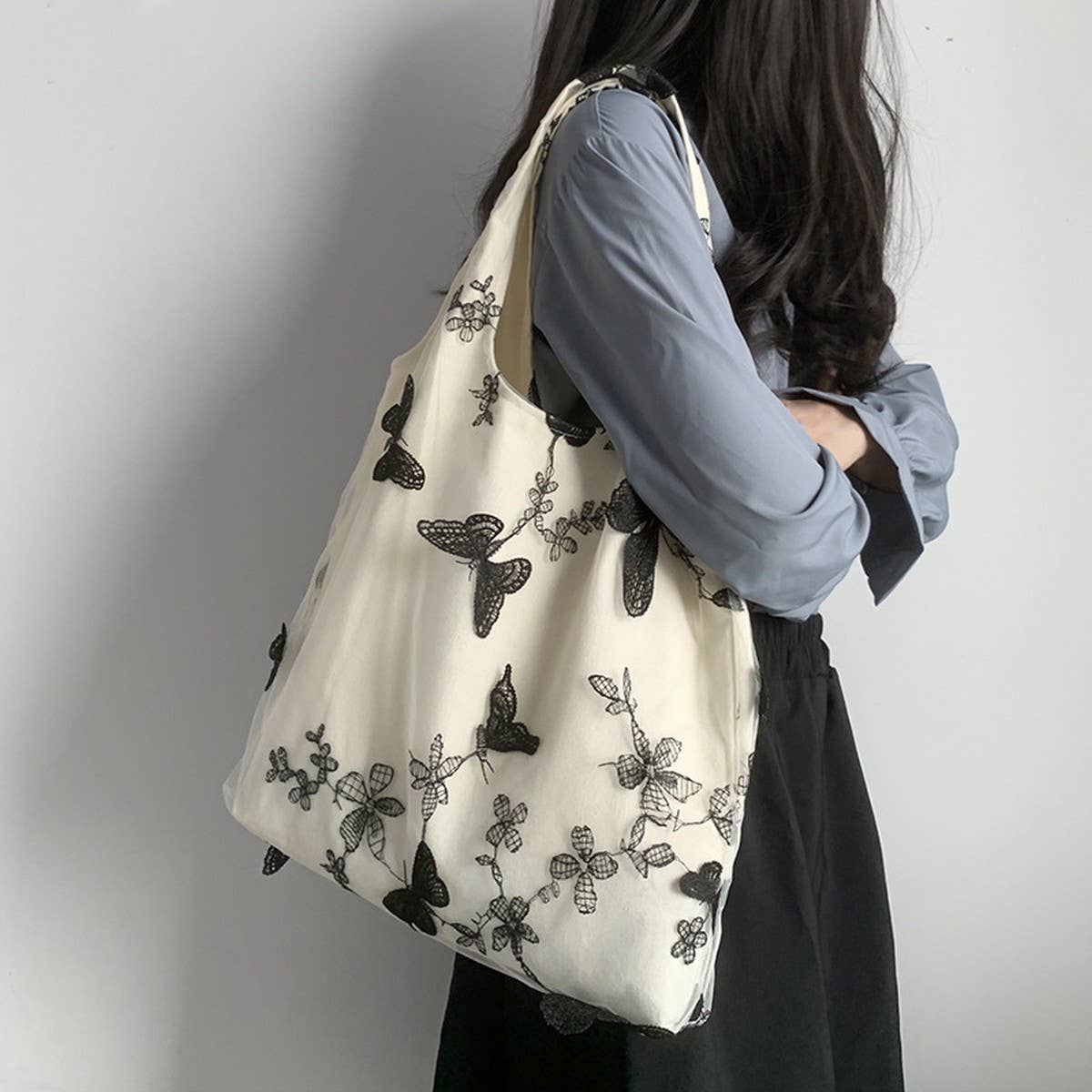 CANVAS WITH BEAUTIFUL BUTTERFLY EMBROIDERY_CWAB2040