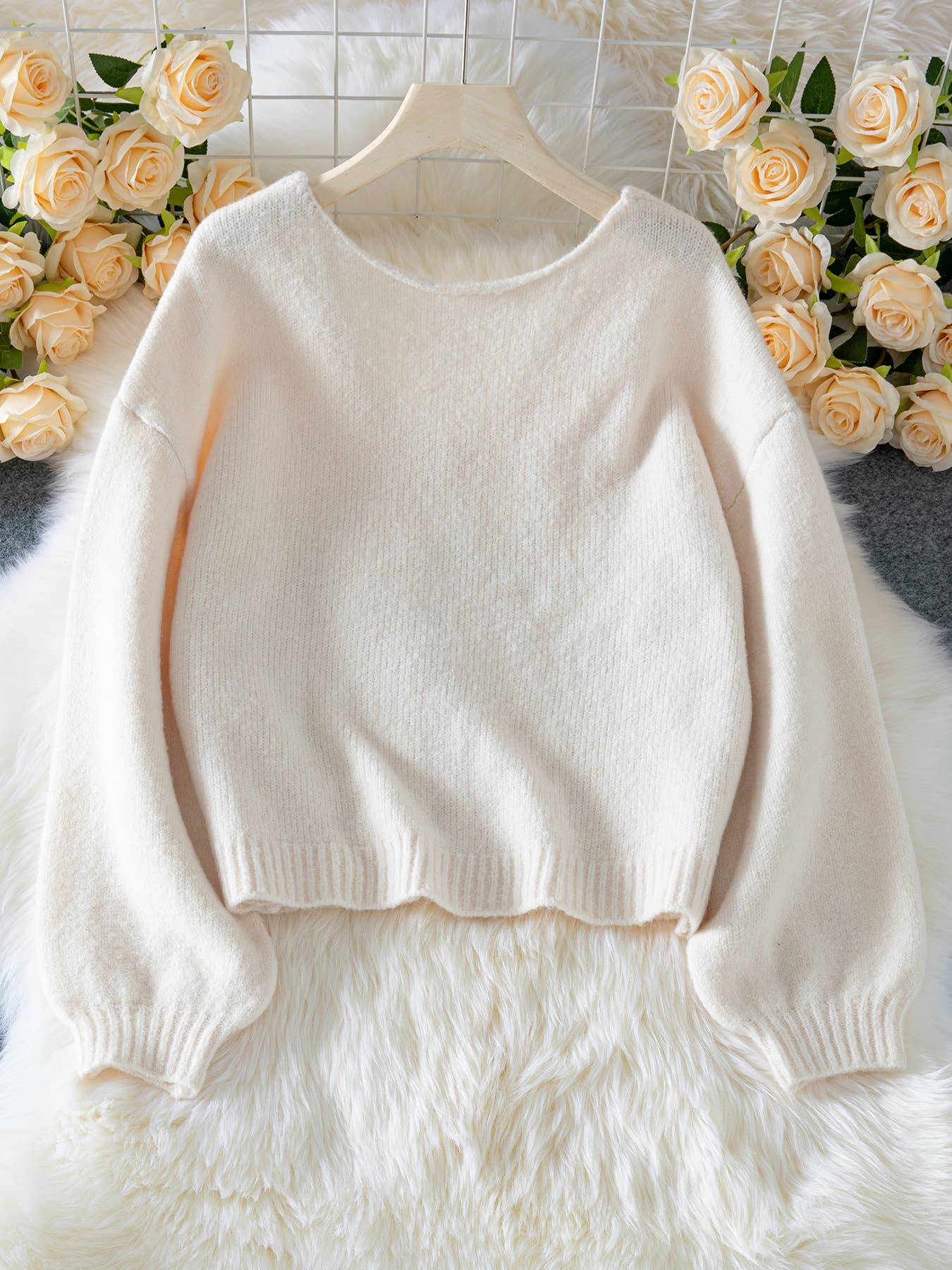 Bow-tied solid-color backless knitted sweater