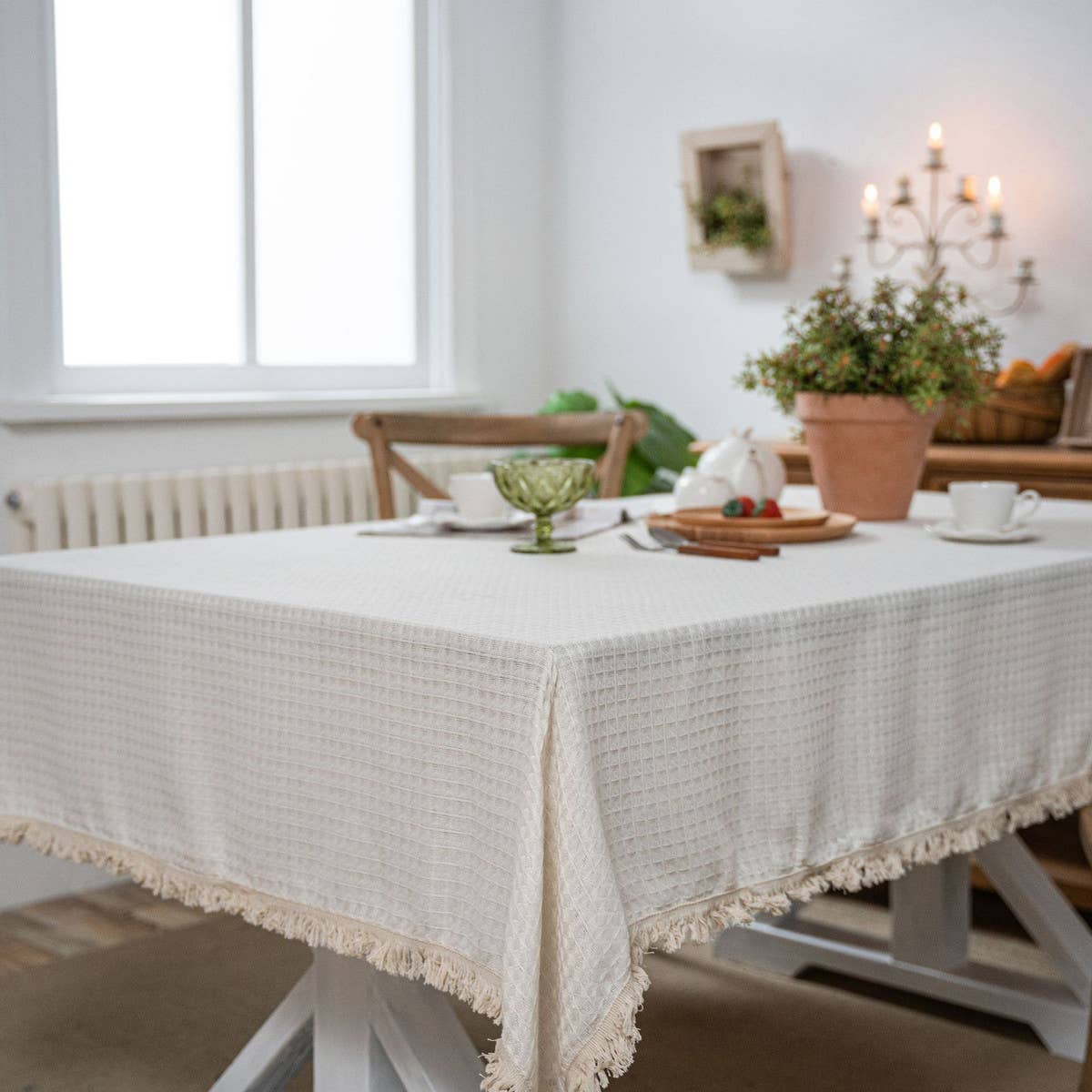 WAFFLE TASSEL SOLID COLOR DINING TABLE