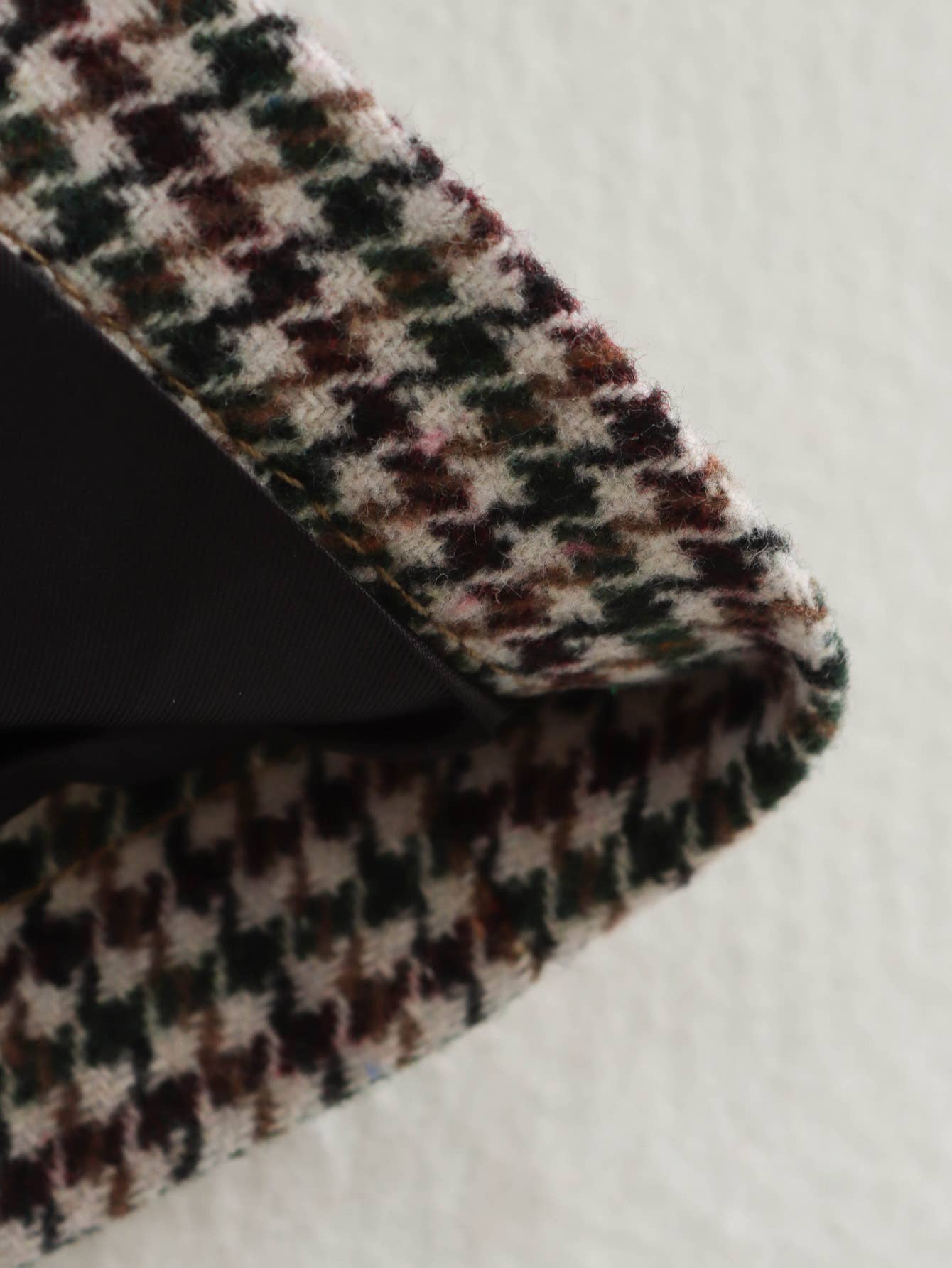 Fashionable checkered button-down coat