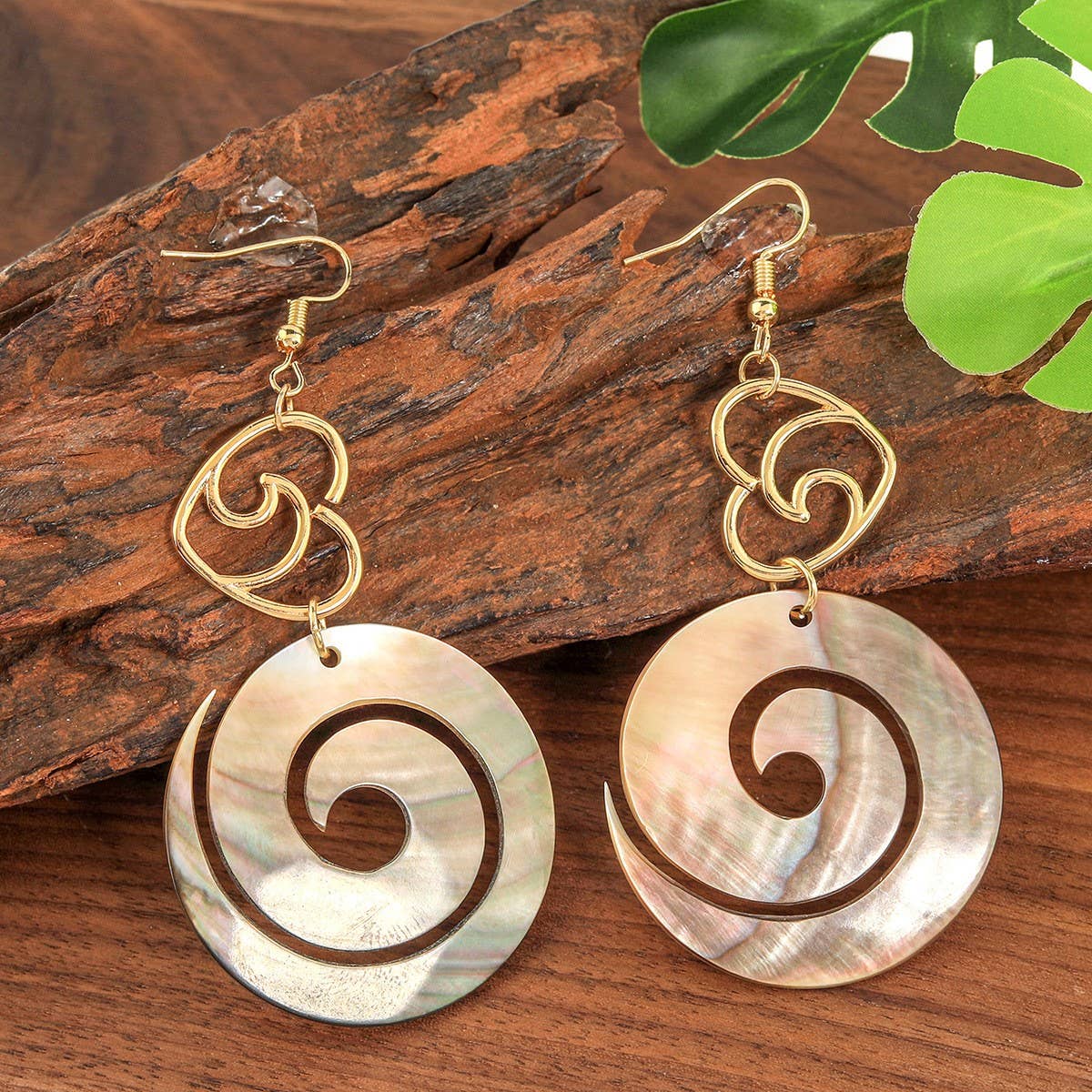 FASHIONABLE DESIGN NATURAL BLACK SHELL EARRINGS