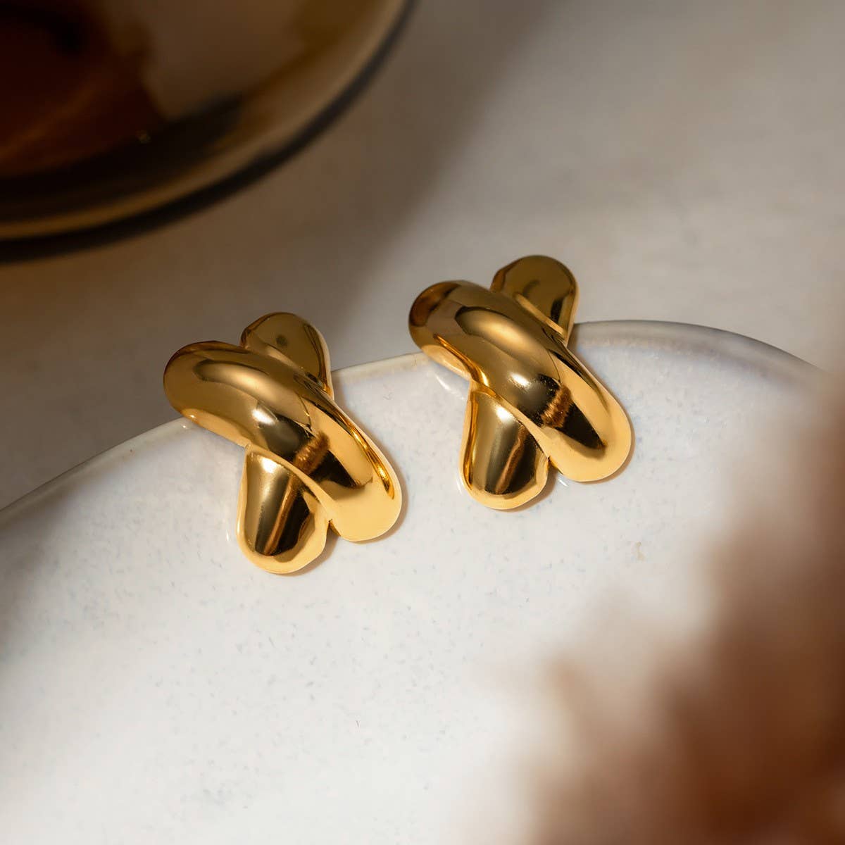 TEMPERAMENTAL SIMPLE LINES X-SHAPED EARRINGS