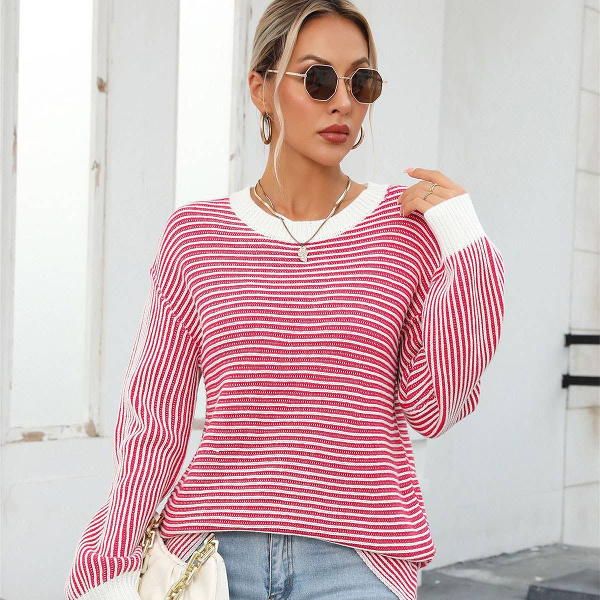 Color-matching crew neck pullover sweater