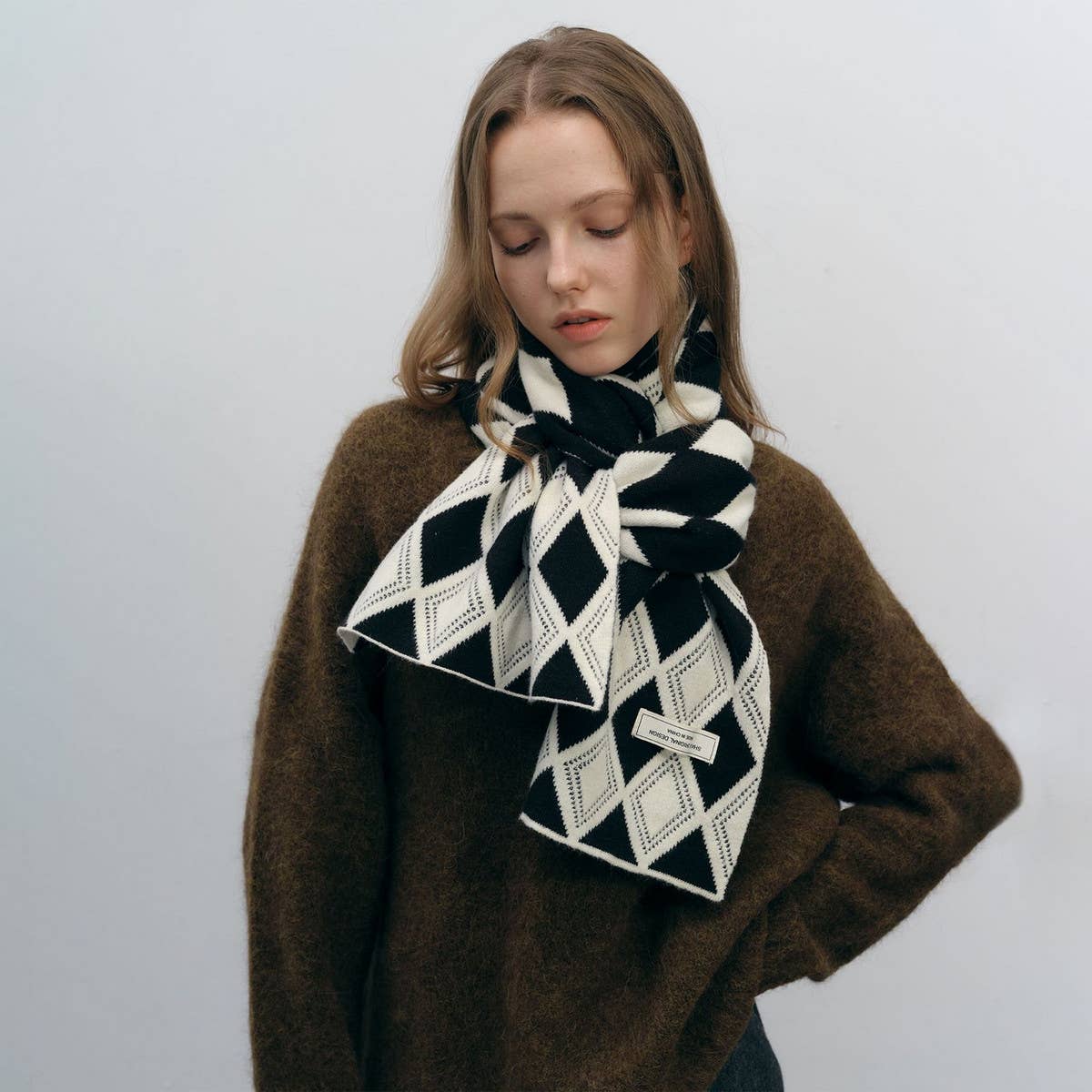 Chic Two-Tone Diamond Knit Scarf ? Cozy Winter