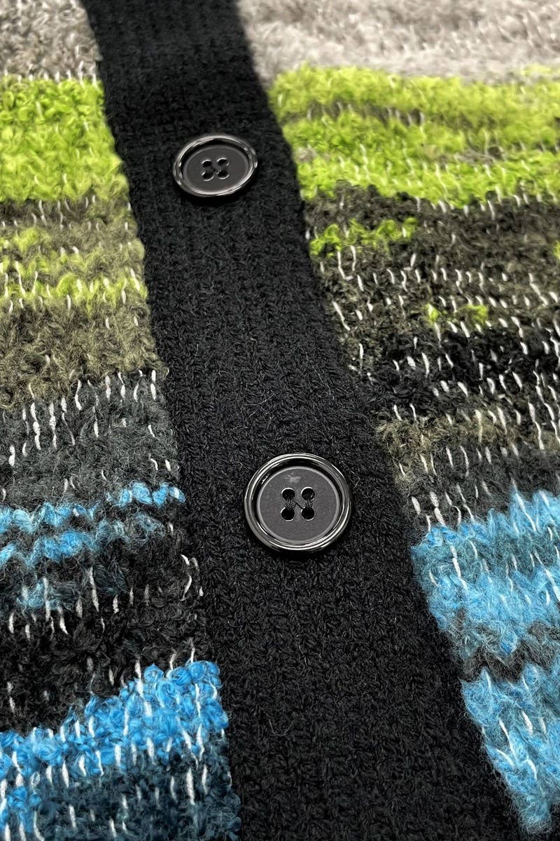 CWOCAL00829_GRADIENT STRIPE V NECK CROPPED KNIT CARDIGAN