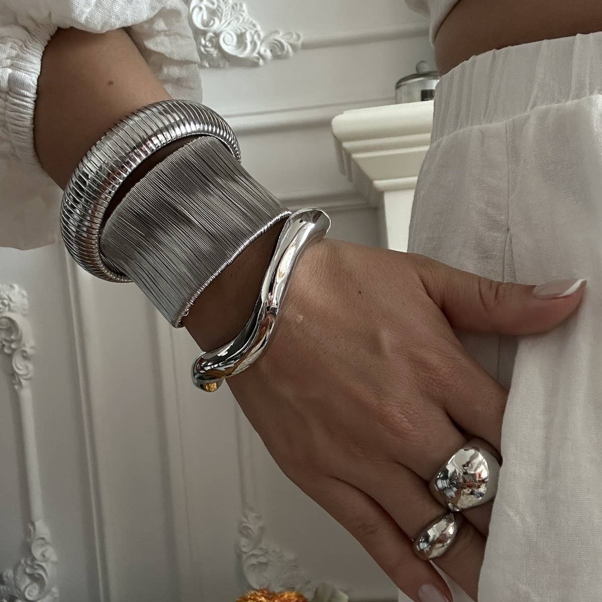 DESIGN HOLLOW FASHION PERSONALITY BRACELET