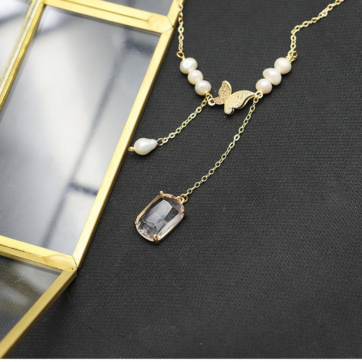 VERSATILE RETRO BUTTERFLY PEARL NECKLACE FOR WOMEN