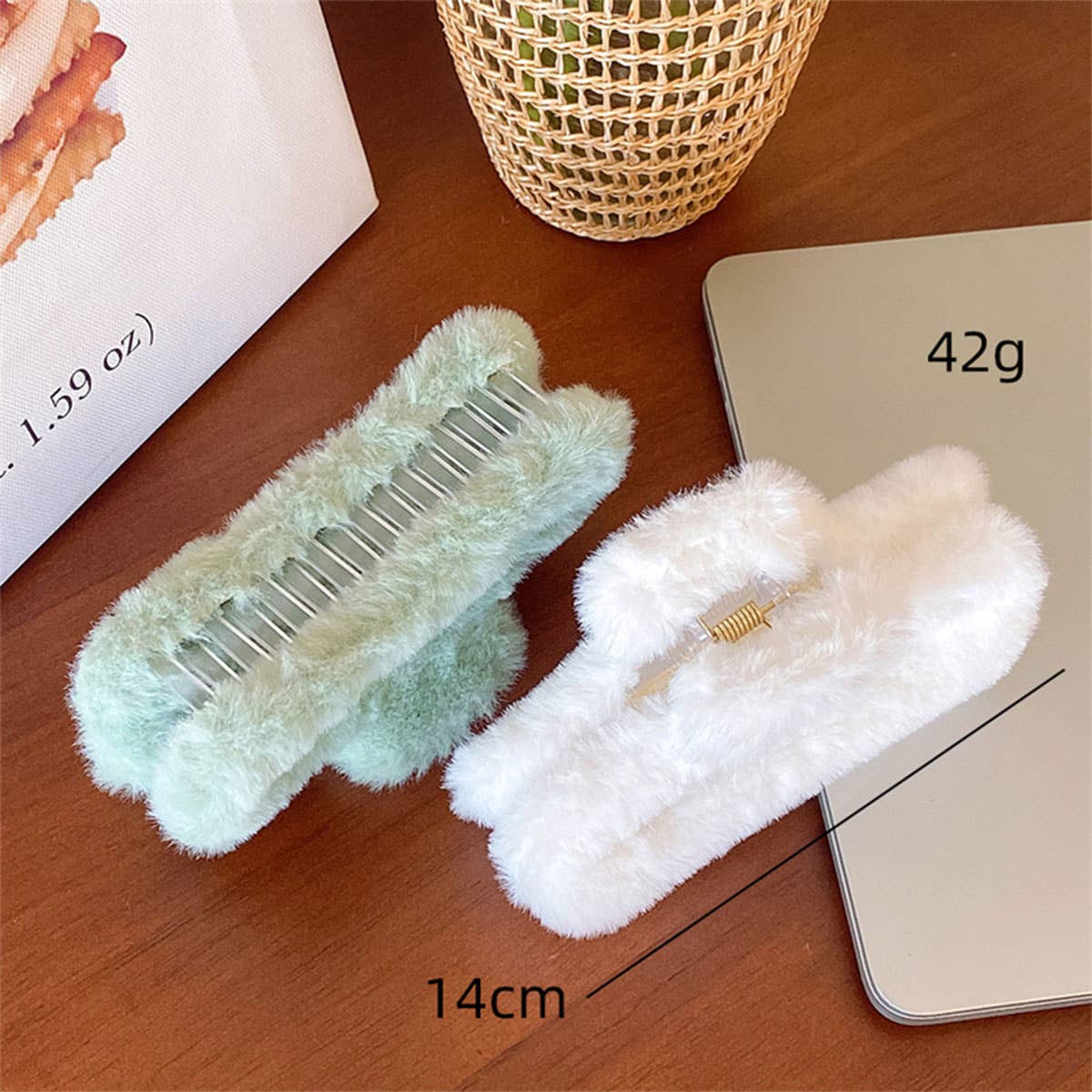 Faux Rabbit Fur Hair Claw - Elegant Winter Style_CWABE0198
