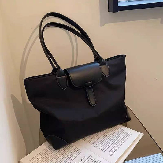 Single-shoulder commuting nylon fabric tote bag