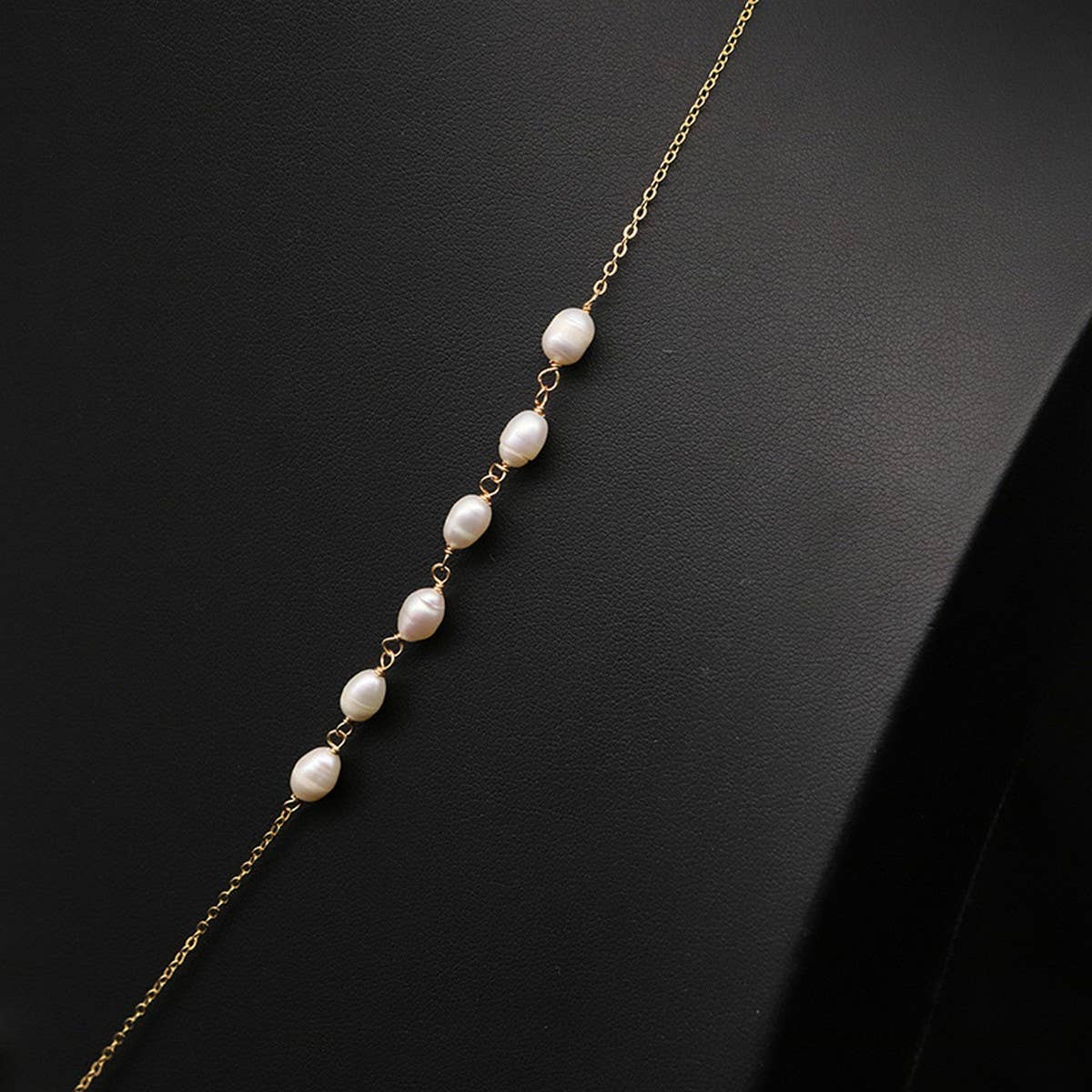WOMEN'S VERSATILE AND ELEGANT PEARL NECKLACE