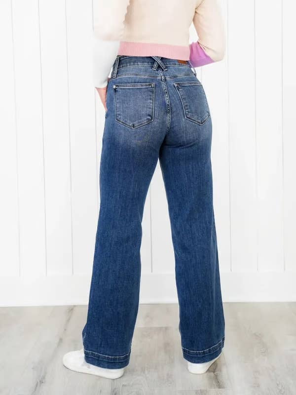 Blue casual wash straight leg style jeans