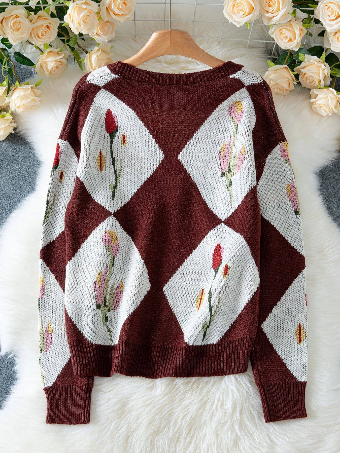 Color-blocking flower jacquard cardigan