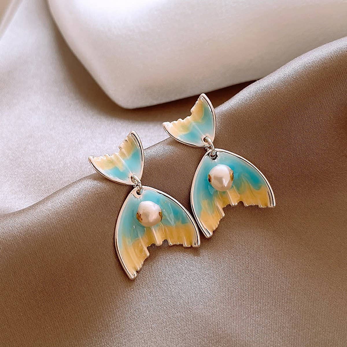 OCEAN WIND OIL DROP DOUBLE FISHTAIL PEARL EARRINGS_CWAJE2350