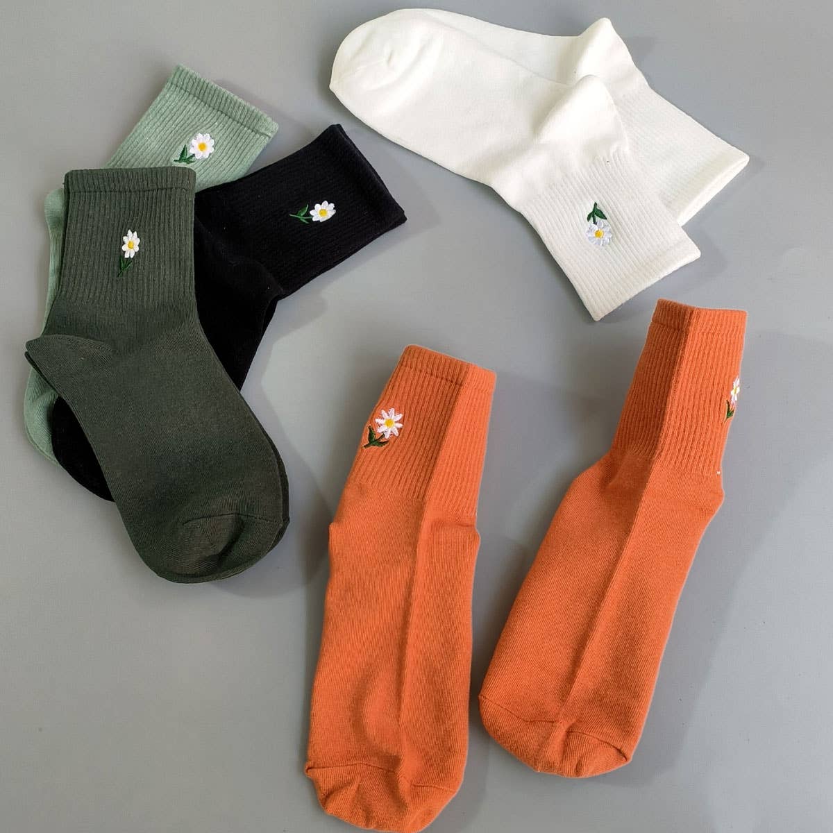 Solid Color Daisy Socks, Cotton Mid-Calf Style_CWMS088