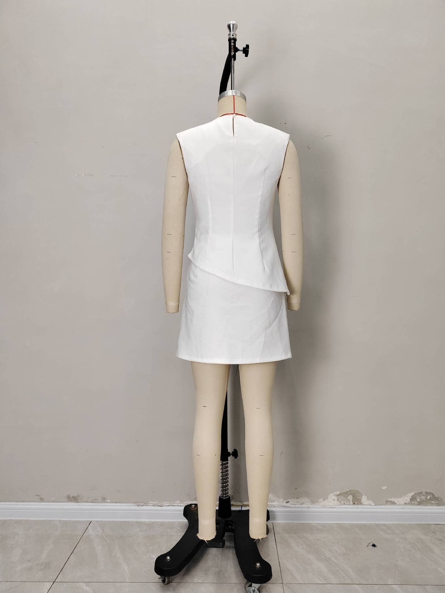 A two-piece set of solid-colored half skirts