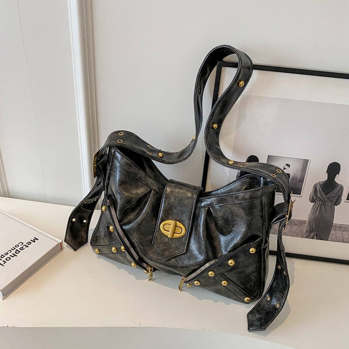 RETRO RIVET LARGE CAPACITY SHOULDER BAG_CWAB1580
