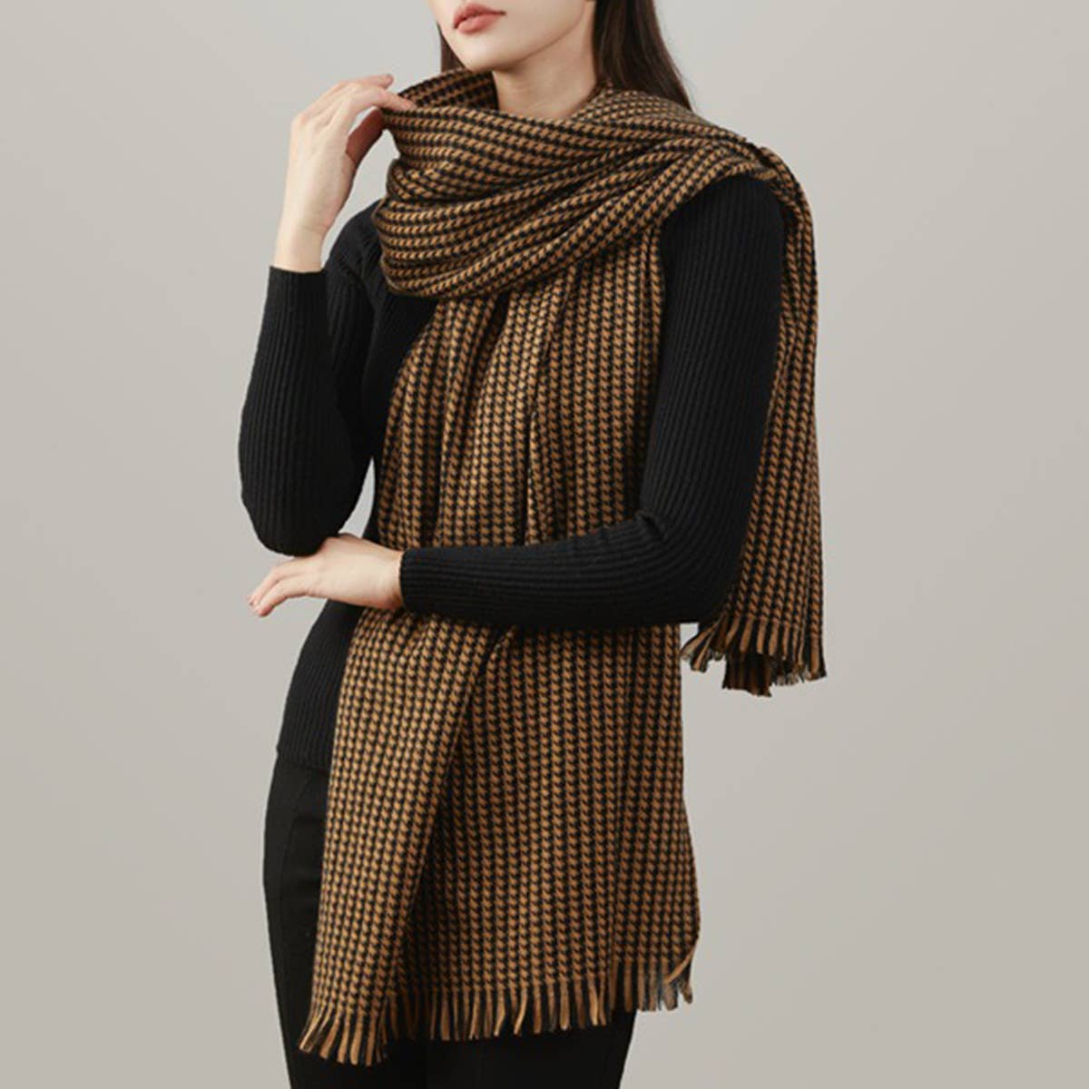 FASHIONABLE HOUNDSTOOTH TASSEL SCARF