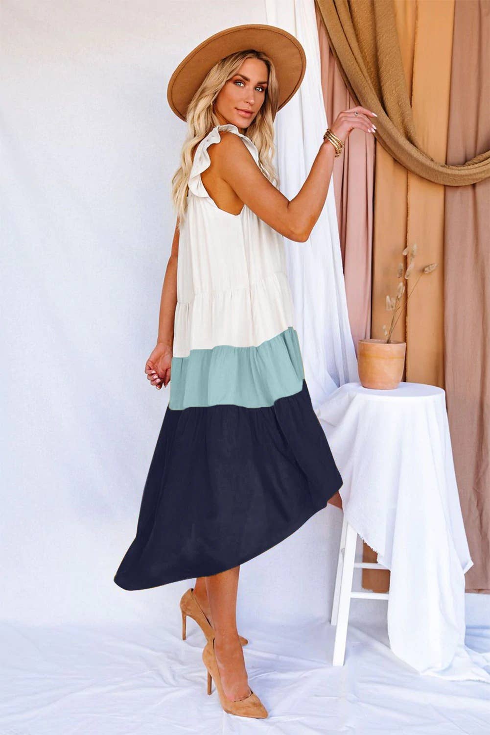 Bohemian-style two-tone square neck halter dress