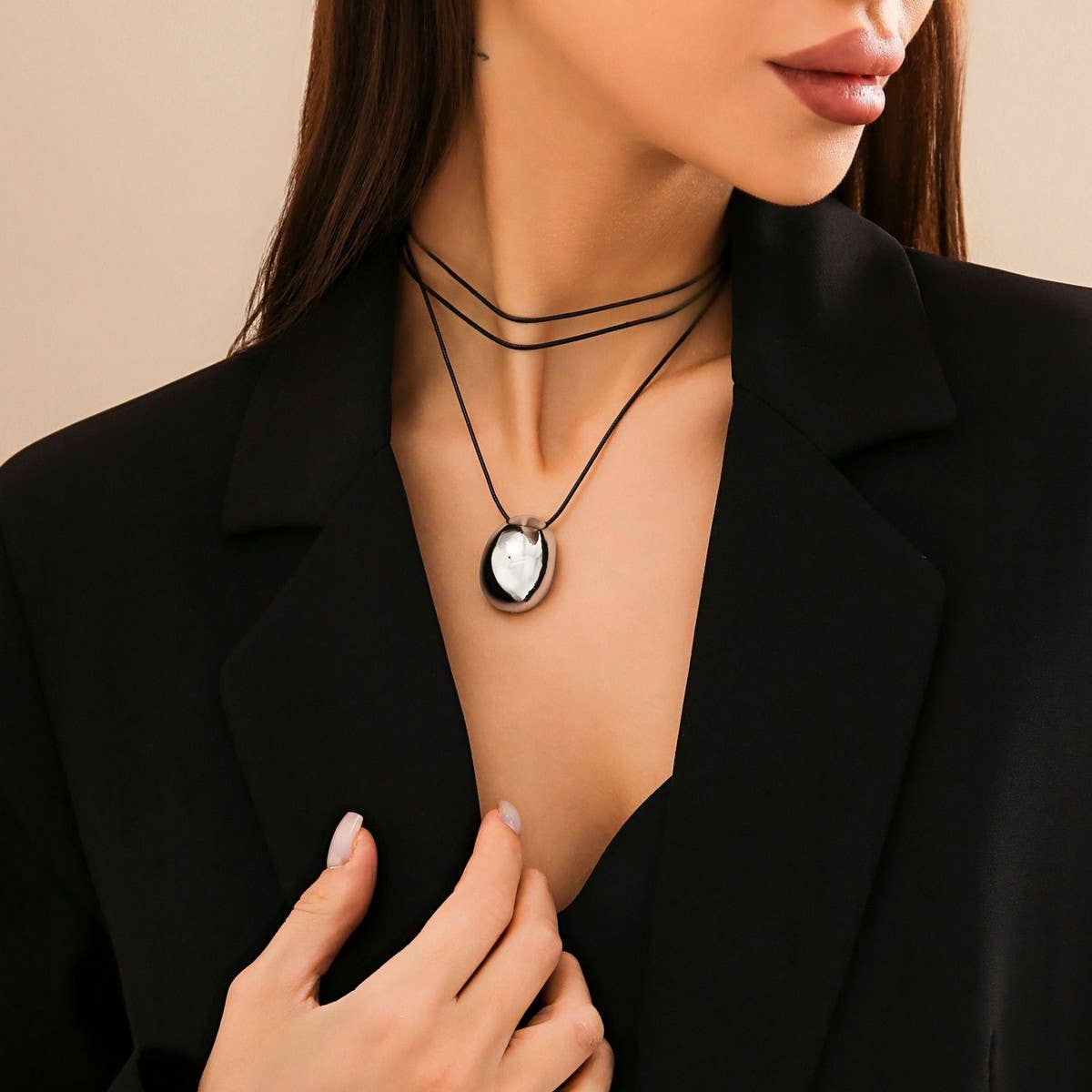 DRAWN WAX THREAD NECKLACE WITH PENDANT