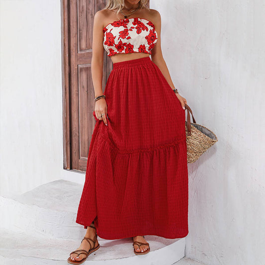 A fashionable two-piece printed strapless skirt