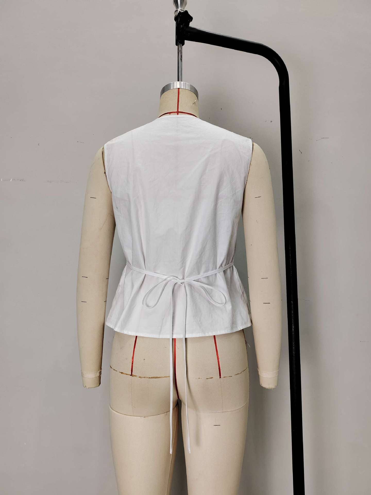 Fashionable solid-color textured vest