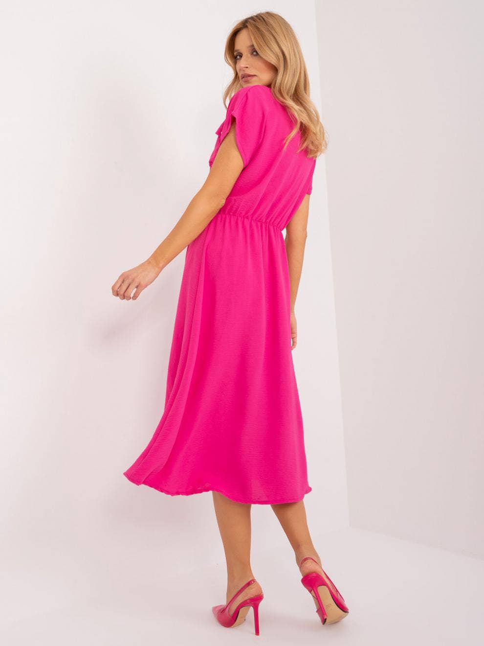 Button-embellished solid color short sleeve dress