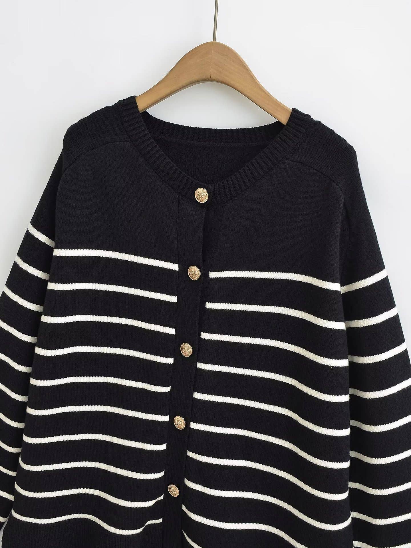 CREW-NECK COLOR-STRIPED SINGLE-BREASTED CARDIGAN