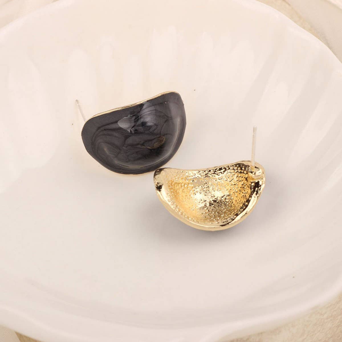 NEW SIMPLE HOLLOW GRID FOUR-LEAF EARRINGS