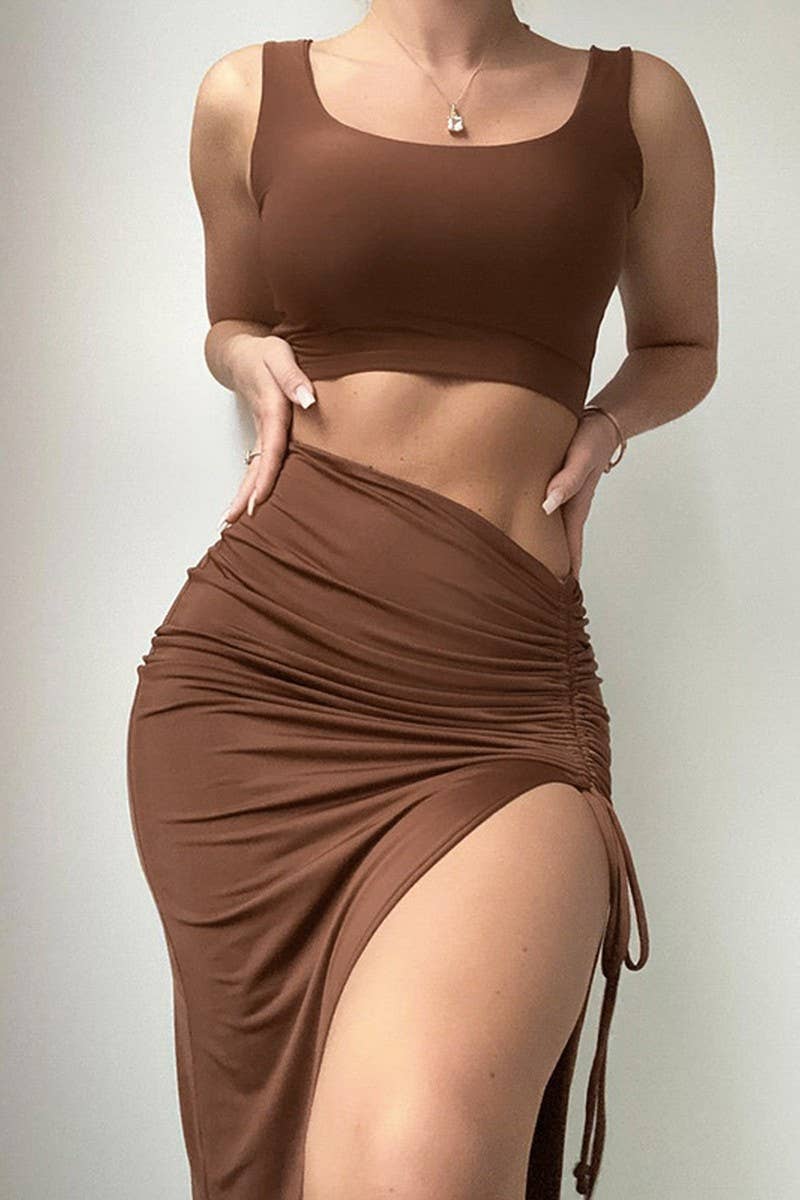 CWSS1097_SLIM FIT NAVEL-BARING SUSPENDER TOP AND SKIRT SET