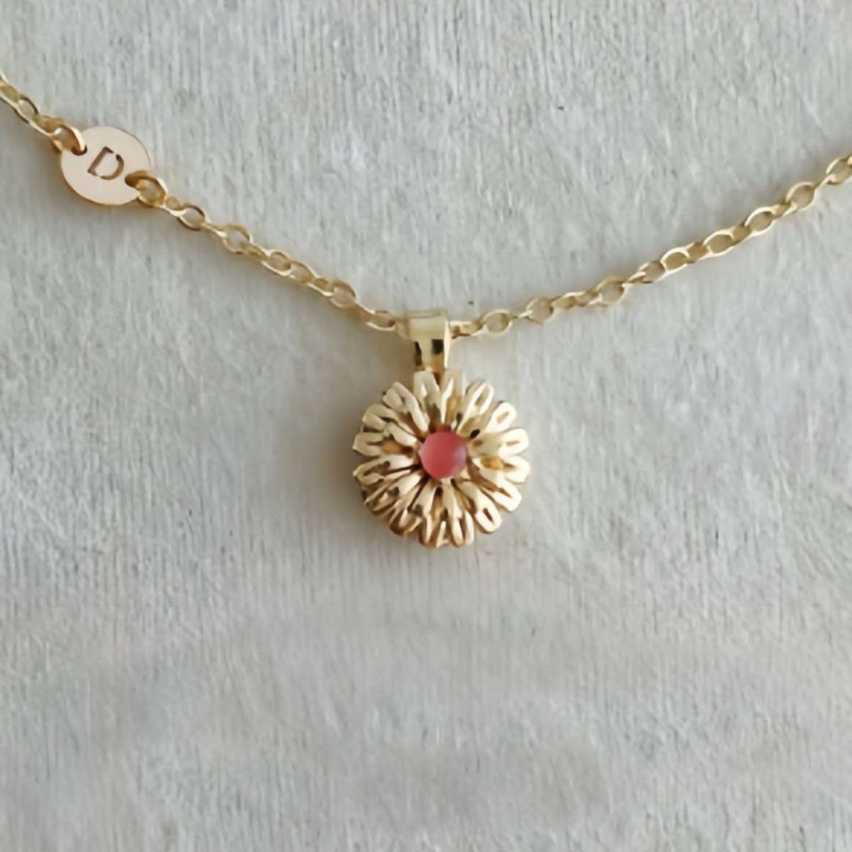 DECEMBER FLOWER ROTATING FLOWER LUCKY NECKLACE