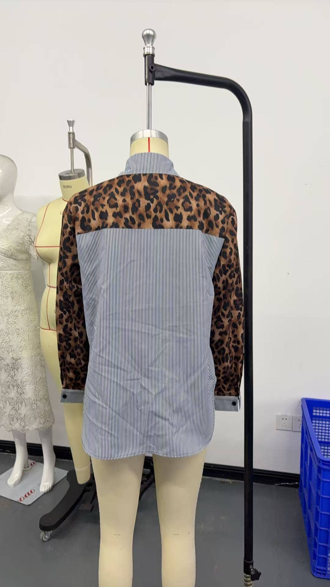 Fashionable leopard print patchwork loose shirt