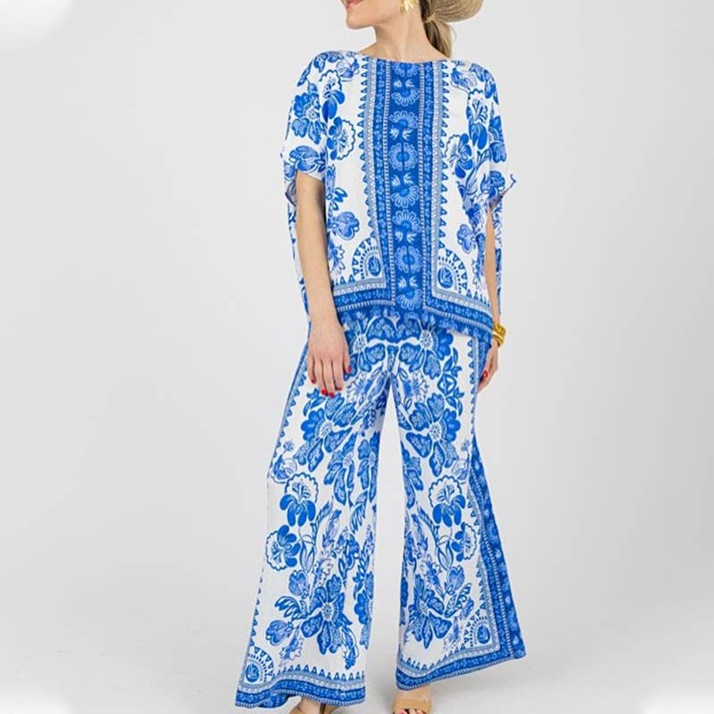 A two-piece set with floral prints middle sleeve