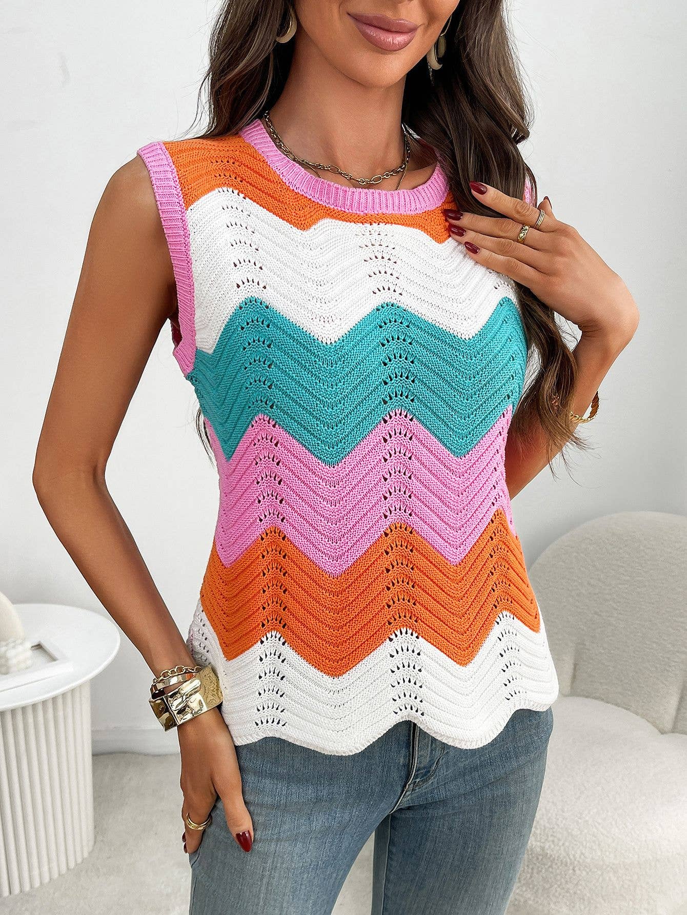Contrasting color wavy round-neck pullover vest
