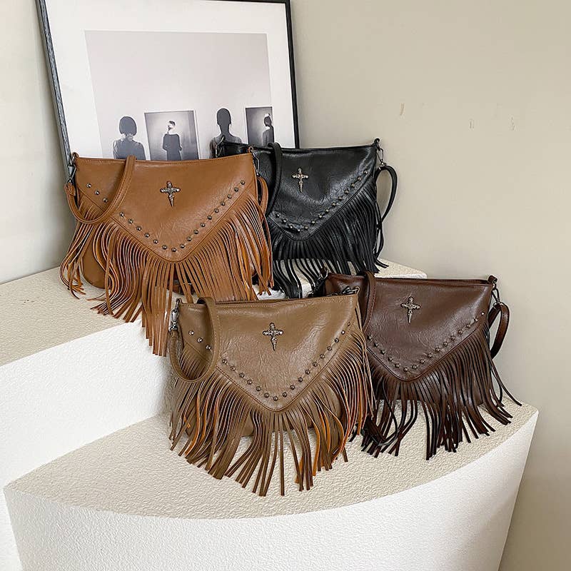 Rivet trendy and versatile crossbody underarm bag