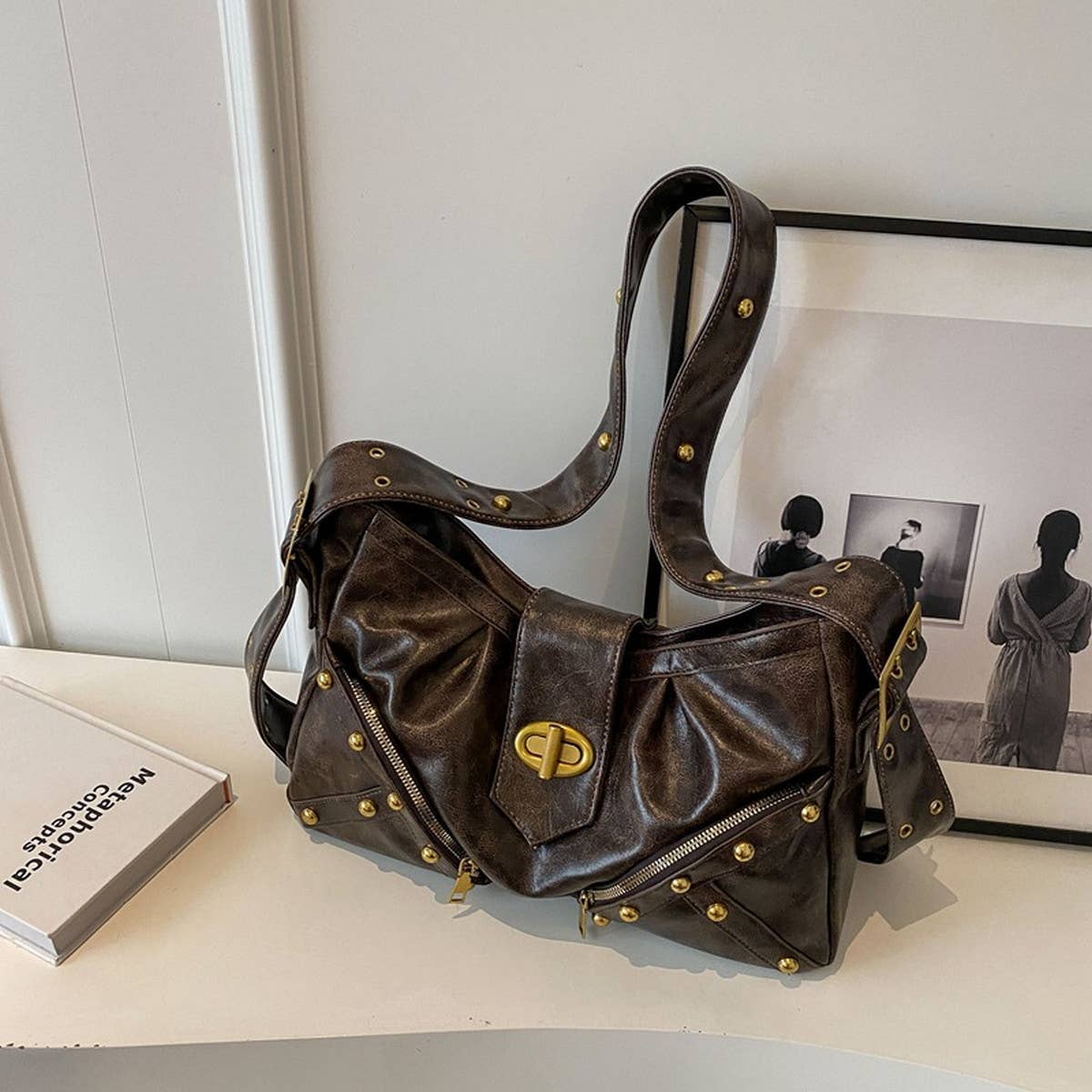 RETRO RIVET LARGE CAPACITY SHOULDER BAG_CWAB1580