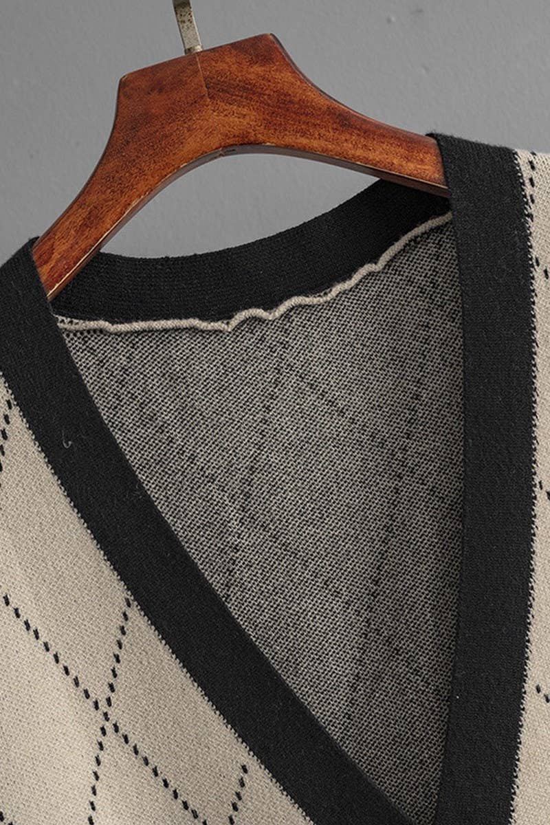 CWOCAL00676_V NECK LOOSE BUTTON PLAID KNIT CARDIGAN