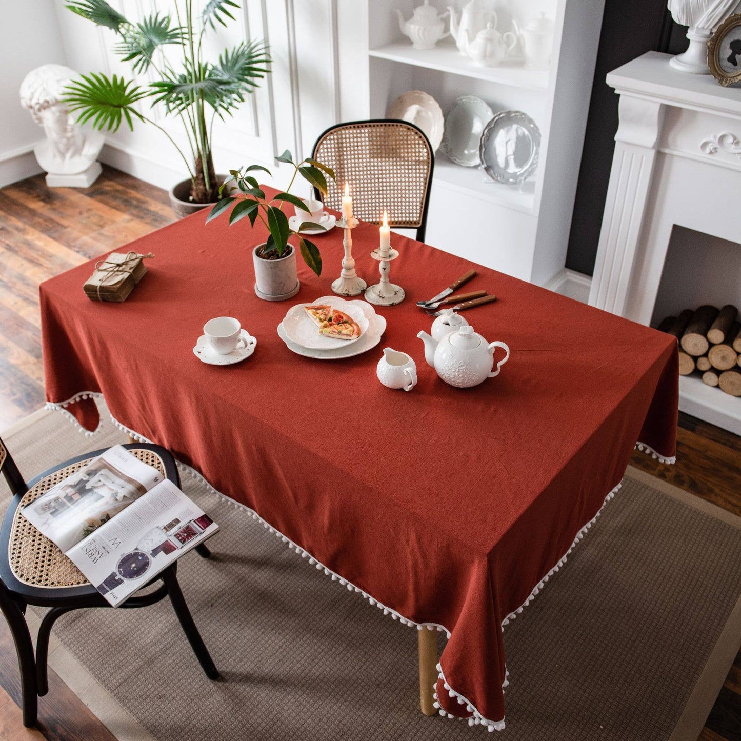 TASSEL DETAILED COZY TABLECLOTH